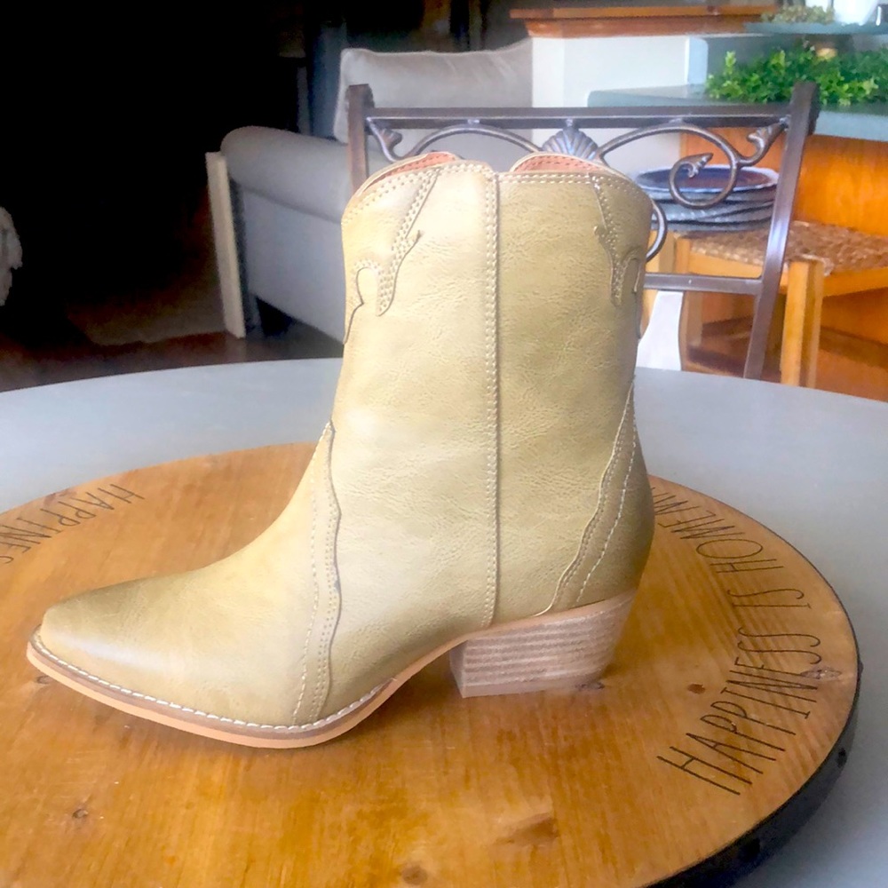 Cowgirl Boot Altar’s State